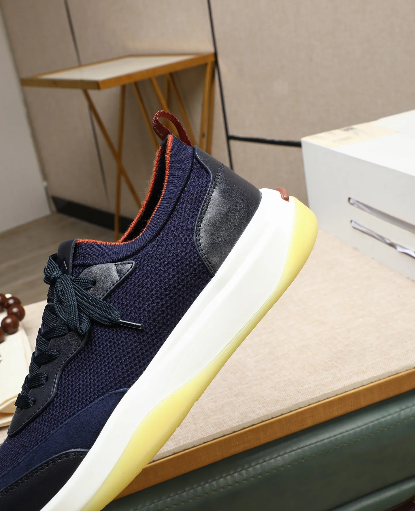 Men's shoes 💰620 🔥𝐥𝐨𝐫𝐨 𝐏𝐢𝐚𝐧𝐚 lp classic loafers, an Italian treasure brand, the only brand that can match Hermès! Only after wearing it do we realize that we can’t live up to our feet. The upper is made of imported first-layer cowhide with breathable fly-knit fabric, water-dyed cowhide foot pads, and the official original glass rubber outsole and pendant. Exclusive original packaging (tag ➕ brand paper ➕ outer box ➕ hand bag) code number: 38-44. Can be customized 45-46